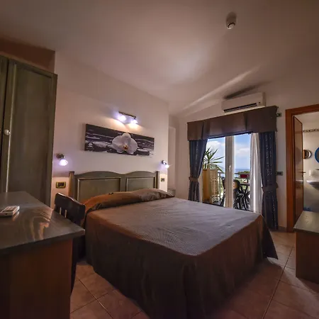 La 4* 코릴리아노칼라브로