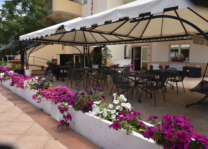 拉维拉酒店 科里利亚诺·卡拉布罗